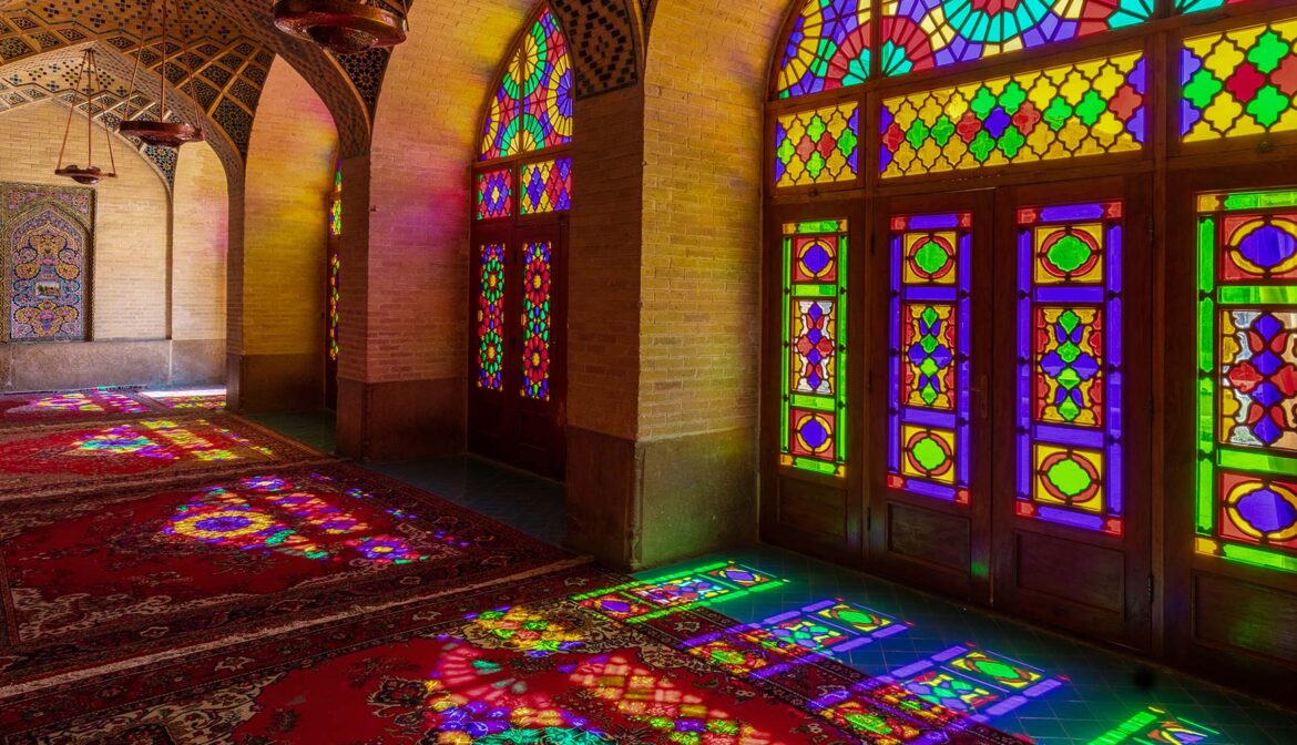 فن الزجاج المعشق الإسلامي